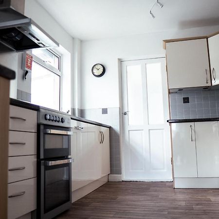Large 4 Bedroomproperty Driveway And 3 Bathrooms Burton Latimer ภายนอก รูปภาพ