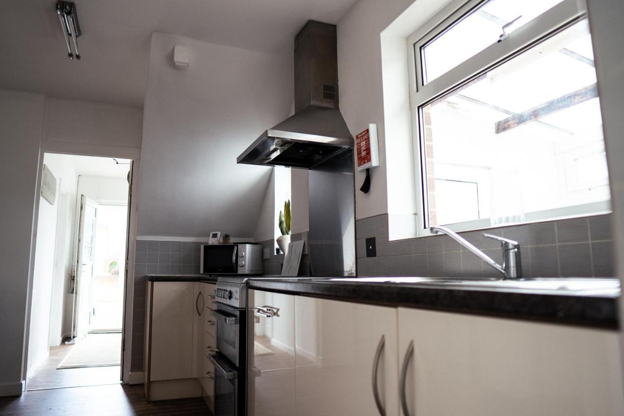 Large 4 Bedroomproperty Driveway And 3 Bathrooms Burton Latimer ภายนอก รูปภาพ