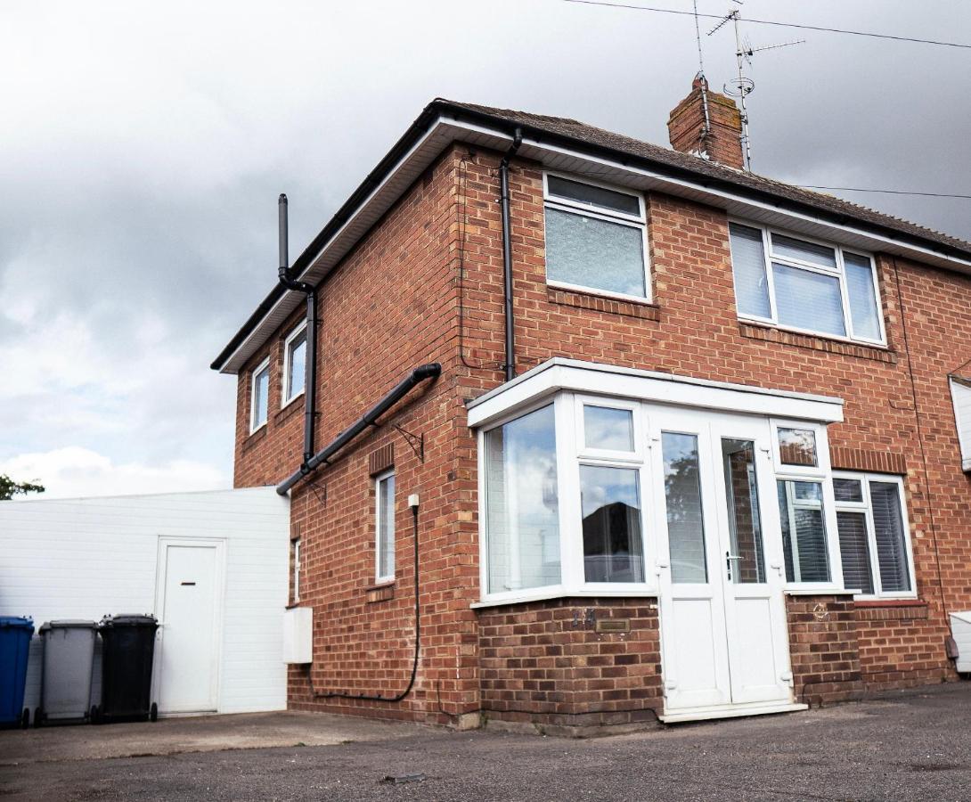 Large 4 Bedroomproperty Driveway And 3 Bathrooms Burton Latimer ภายนอก รูปภาพ