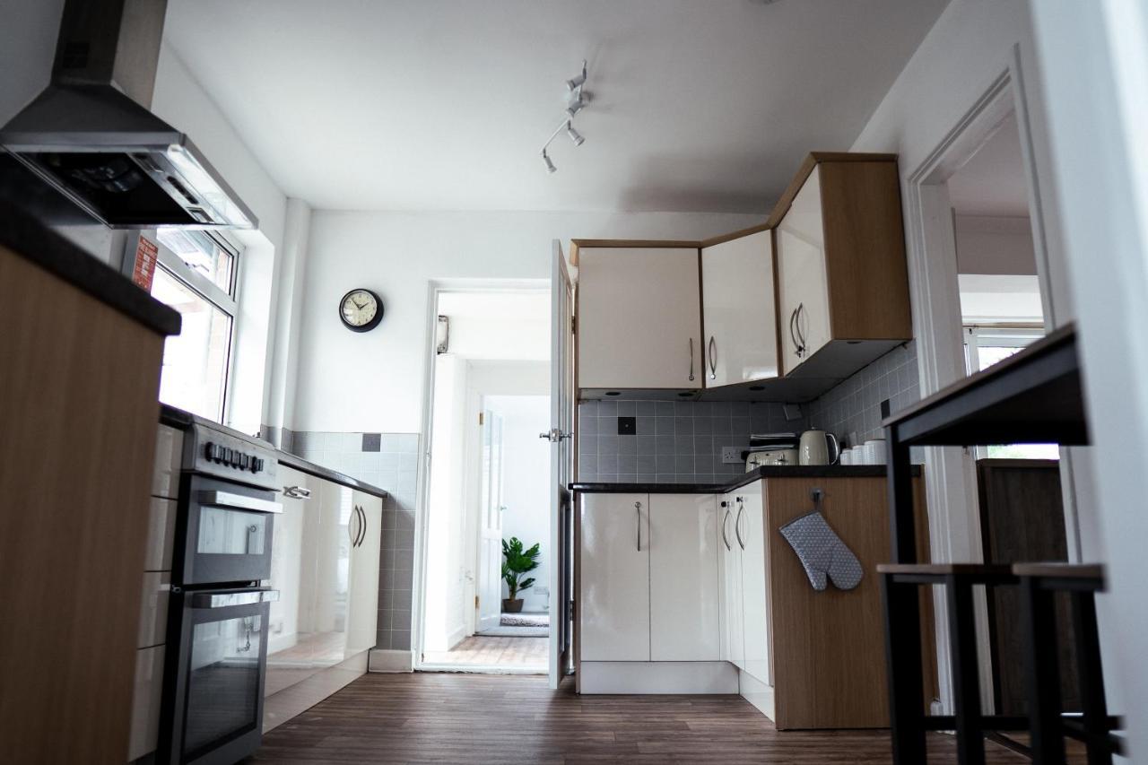 Large 4 Bedroomproperty Driveway And 3 Bathrooms Burton Latimer ภายนอก รูปภาพ